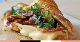Tuto Le Croissant Raclette Pour Briller Lors De Ton Prochain Brunch Brunch Alimentation Le Croissant