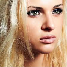 Eyeliner Tips For Green Eyes Femside Com Blonde Hair Green Eyes Green Eyes Blonde Hair Girl With Green Eyes