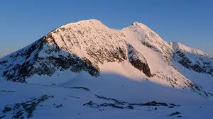 The climbing level is pd (peu difficile). Bishorn 4153 M