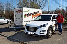 Neue brücke 6, 70173 stuttgart. Fahrschule Der Fuhrerschein Im Crashkurs Ist Im Kommen Landkreis Esslingen Stuttgarter Zeitung