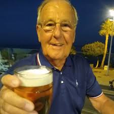 Hot day like today we could do with a huge paddling pool. Who remembers  playing in this? Any ideas of when this was ? I can remember when it was a  sandpit