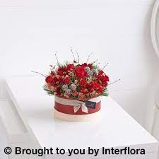 Christmas Yuletide Floral Hatbox We Sell A Large Range Of Christmas Flowers Christmas B Christmas Arrangements Christmas Flowers Christmas Flower Decorations