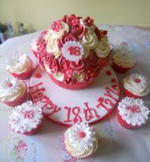 18th Birthday Black And Gold Cupcakes 18th Birthday Cupcakes Giant Cupcake Cakes Birthday Cupcakes 18th Birthday Cake