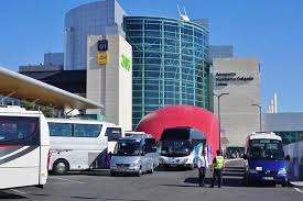 Existe um serviço de depósito de bagagens com preços razoáveis no aeroporto de lisboa, o que é muito útil se tiver feito o checkout do seu hotel, mas não desejar carregar malas pesadas por perto. Como Ir Do Aeroporto De Lisboa Ao Centro Metro Taxi E Onibus