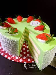 Pandan jelly recipe adapted from angie ng, sponge cake recipe adapted from felvinc, decoration idea from wendy) for 4. Pandan Layer Cake Yummy Cakes Pandan Layer Cake Cake