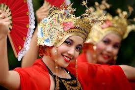 Daya tarik banyuwangi meliputi banyak hal, termasuk diantaranya yaitu wisata alam, kebudayaan, hingga perekonomian. Kamus Bahasa Osing Banyuwangi Www Ratjoen In