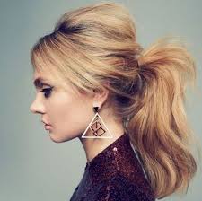 80er Frisuren Pferdeschwanz Volumen Toupiert Blonde Haare Eyeliner Ohrringe Grosse 80er Frisuren Pferdeschwanz Frisuren Frisur Ideen