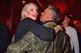 Tickets vom marktführer sichern und desiree nick live erleben. Lasterzunge Desiree Nick Ladt Zur Premiere Blandine Reloaded Mit Wolfgang