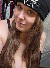 Mainly a PC WoW gamer and also a big horror enthusiast! Looking for  something new to dig my heels into...