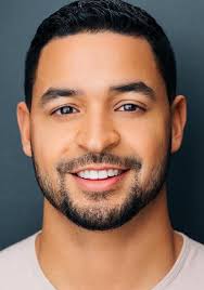 Jon Holmberg 와 닮은꼴 스타