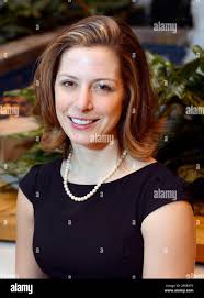 Kerry Lester's Instagram, Twitter & Facebook