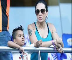 Shikhar dhawan's son picks the better batsman between his. Shikhar Dhawan Son Zaravor Hit Him In This Vedio