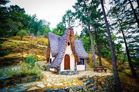 Pretty in pink victorian tiny house architecture house styles folk home house folk victorian victorian homes. Magical Tiny Homes Straight Out Of A Fairytale Loveproperty Com