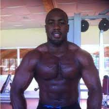2,04 m de haut et un poids de forme entre 130 et 140 kilos. Teddy Riner Twice Judo Heavyweight Olympic Champion 6 8 2m03 Claims Natty Nattyorjuice