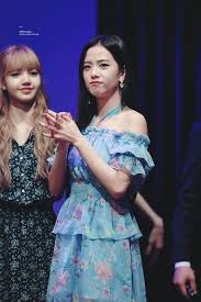 10 Times Blackpink S Jisoo Was An Ethereal Shoulder Line Queen In Off Shoulder Outfits Blackpink Fashion Off Shoulder Off Shoulder Outfits
