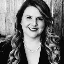 Itzel Aponte's Instagram, Twitter & Facebook