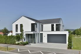 Mit Rund 248 M Wohn Und Nutzflache Im Eg Und Og Zzgl Weiteren 100 M Im Gartengeschoss Ist Haus Thomann Ein Komfortables Haus Haus Grundriss Haus Bauen