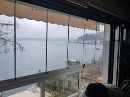 Katlanır cam balkonlar hem yaz hem de kış aylarında avantaj sağlayan modellerdir. Katlanir Surgulu Giyotin Motorlu Cam Balkon M2 Fiyatlari
