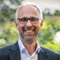 Havel absolvoval elektrotechnickou fakultu čvut v praze, poté studoval v usa, kde získal doktorát. Martin Pavlica Partner Real Value Invest S R O Linkedin