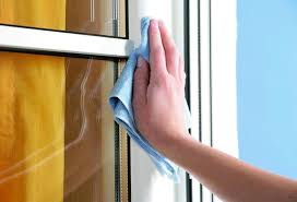 In baie nu am pus termopan si tot a aparut ceva igrasie, desi tinem geamul deschis macar cateva ore pe zi; Cum SÄƒ IngrijiÈ›i In Mod CorespunzÄƒtor Ferestrele Din Plastic Ingrijirea Ferestrelor Din Plastic