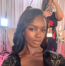 Go to victoria's secret on map. 4 Victoria S Secret Angels Reveal How To Take The Perfect Selfie Harper S Bazaar Arabia