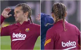 How to get hair like antoine griezmann? Watch Antoine Griezmann Debuts Daring New Hairstyle Against Real Sociedad Football Espana