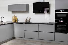 licht grijze hoekkeuken met eiland complete nieuwe keuken maxaro keuken keuken ontwerp keuken inspiratie