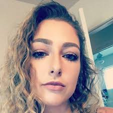 Julia Daitch (@yourjuliaanne)