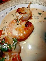 Brochettes De Crevettes Et Noix De St Jacques Au Beurre Cremeux Persille La Cuisine D Angelle Brochette Crevette Recettes De Cuisine Recette De Plat