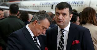 Beşiktaş resmi sitesinde yöneticiler bölümünde, erdal torunoğulları'nın yetkileri kaldırıldı. Besiktasli Yonetici Erdal Torunogullari Transfer Listesindeki Yildizi Boyle Duyurdu Fotomac