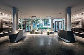 Small foyer with black and white stylish flooring and a blue ceiling lighted by recessed ceiling lights. Foyer Burohaus Eschersheimer Landstrasse Frankfurt