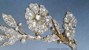 Feb 10, 2018 · one of the more unusual floral tiaras in any royal collection, the queen mother's strathmore rose tiara is a piece that remains in the windsor vaults but hasn't been seen in public in years. Europe S Royals Europesroyalsjewels Strathmore Rose Tiara