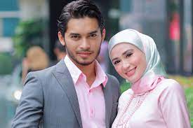 Nur hawa binti zainal abidin (born 12 march 1991) now known as wawa zainal,1 is a malaysian actress and model. Kami Dah Capai Tiba Masa Kongsi Rezeki Tiga Tahun Bina Nama Aeril Zafrel Dan Wawa Zainal Kini Jutawan Kosmetik Hiburan Mstar