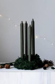 Wer eine weihnachtskarte selber machen möchte, benötigt nur wenige materialien. Adventsdeko In Grun Selber Machen Ein Mooshugel Diy Kranz