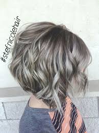 ⏩ le shampooing argent bold uniq pour cheveux gris ou blonds (marque vegan) : Fabulous Blonde Wavy Short Hairstyle Hair Styles Gray Hair Highlights Grey Hair Color