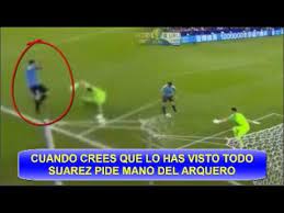 World cup qualification (south america). Luis Suarez Pide Mano Del Arquero Uruguay Vs Chile Youtube