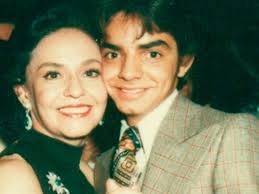 This is vadhir derbez by rene gas on vimeo, the home for high quality videos and the people who love them. Eugenio Derbez Contacto A Su Mama Silvia Derbez Por Medio De Una Ouija El Heraldo De Mexico