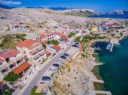 Scegli l'appartamento sull'isola di pag che più rispecchia le tue esigenze siete ragazzi in cerca di un appartamento a pag? Appartamenti Komesic Isola Di Pag Croaziavacanza It