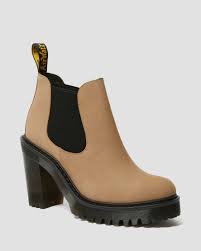 They were primarily worn as workwear however they found their way in to mainstream. Women S Chelsea Boots Women S Boots Dr Martens Official
