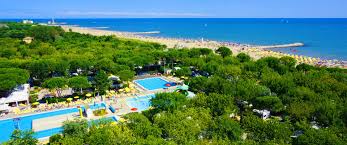 Camping paradiso offers a restaurant with a simple but genuine catering service, among others fresh bread, dishes based on fresh vegetables, local and selected meats and cheeses paying close. Camping Am Gardasee Garden Paradiso Camping Am Gardasee Camping Gardasee Italien