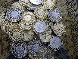 Ketika membayar zakat fitrah, kita diwajibkan untuk membaca niat zakat fitrah. Zakat Wikipedia