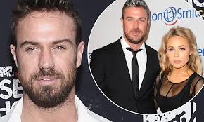 My time on the shows 'sucked' johnson opened up about the arrest in an interview with toofab on monday and said it was due to a big relapse. i don't. Bachelor Nation S Chad Johnson Gets Welfare Check By Cops After Sharing Image Of A Rope Tied To Door Daily Mail Online