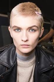 10 coupes courtes automne hiver 2019 taaora blog mode epingle sur new do 62 meilleures images du tableau coiffures courtes asymetriques faites votre choix au travers des 32 modeles de superbes coupes coupe pixie comment porter la coupe de cheveux pixie marie claire style tendances coiffure michel delgrande coupe de cheveux femme et ses variantes de coupe courte femme tweet. Idees Coiffures Les Coupes De Cheveux Du Printemps Ete 2019 L Express Styles