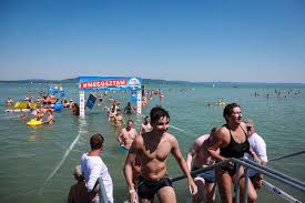 Despite the coronavirus pandemic, organisers said more than 10,000 people including children, pensioners and professional athletes had registered to take. A Decathlon Blogbejegyzese Az Atuszasrol 39 Lidl Balaton Atuszas
