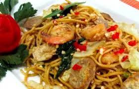 Dengan membuatnya sendiri di rumah, kamu dapat mengkreasi mie goreng sesuai seleramu, mulai rasa yang pedas maupun manis, serta menambahkan berbagai campuran seperti sayuran dan daging. Peluang Usaha Mie Goreng Spesial Enak Dan Analisa Usahanya Toko Mesin Maksindo