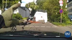 Auto Rammt Fahrrad Unfall Im Bereich Gaisbergstrasse Adenauerplatz Youtube