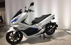 Hasil gambar untuk Honda PCX listrik