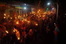 Kepolisian mulai mengantisipasi kegiatan takbir keliling dengan berencana memberlakukan crowd free night. Wakil Wali Kota Tangsel Takbir Keliling Jelas Dilarang Lakukan Di Rumah Untuk Cegah Covid 19