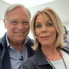 Here we go!!! Kicking off Day 1 of Break Through To Success with  @jackcanfield_official I can't wait to support all these beautiful BTS  Attendees. It's time to be authentic, transparent and honest