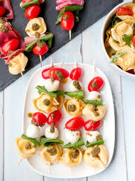 Nudelsalat Spiesse Mit Tortellini Und Tomaten Ein Einfaches Partyrezept Rezept Tortellini Nudelsalat Fingerfood Rezepte